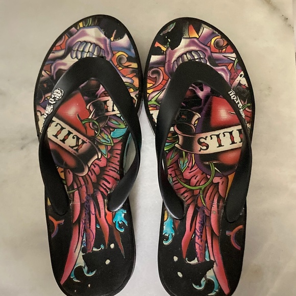Ed Hardy Wedge Flip Flops - Picture 1 of 10